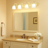 Blumenförmige Spiegelleuchte mit drehbarem Lampenkopf