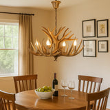 Kronleuchter im Landhausstil mit Geweih-Optik für Esszimmer