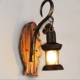 LED Wandlampe im Vintage-Laternenstil aus Kiefernholz