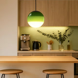 LED Pendelleuchte in Glas Kugelform für das Esszimmer