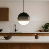 LED Pendelleuchte in Glas Kugelform für das Esszimmer