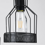 Pendelleuchte aus Holz mit mehreren Lampenschirmen für das Esszimmer