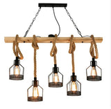 Pendelleuchte aus Holz mit mehreren Lampenschirmen für das Esszimmer