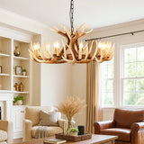 Rustikaler Kronleuchter im Landhausstil mit Geweih-Design und Kerzenhaltern