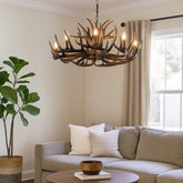 Rustikaler Kronleuchter im Landhausstil mit Geweih-Design und Kerzenhaltern