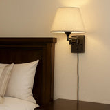 Verstellbare LED-Wandleuchte mit klassischem Lampenschirm für Schlafzimmer