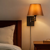 Verstellbare LED-Wandleuchte mit klassischem Lampenschirm für Schlafzimmer