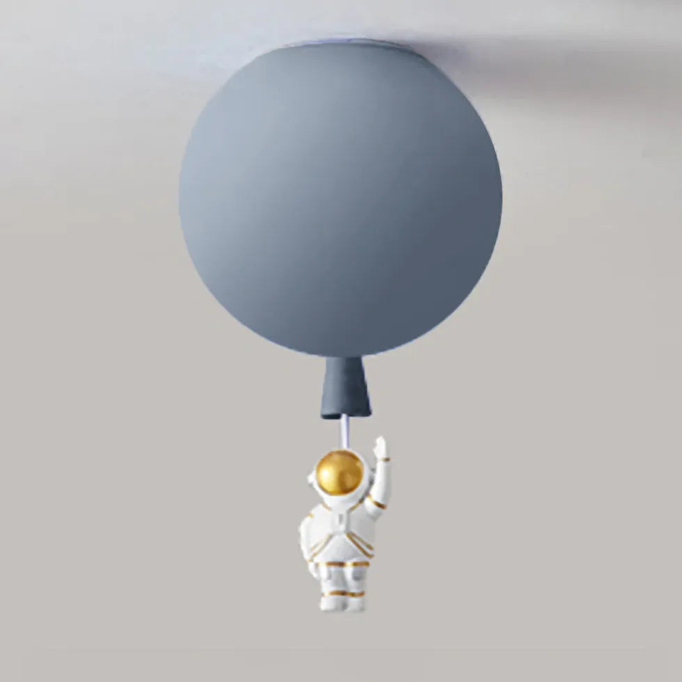 Babyzimmer Deckenleuchte mit bunten Ballons und Astronaut - Clowas.de