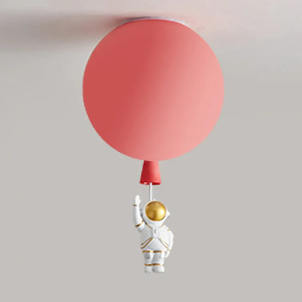Babyzimmer Deckenleuchte mit bunten Ballons und Astronaut - Clowas.de