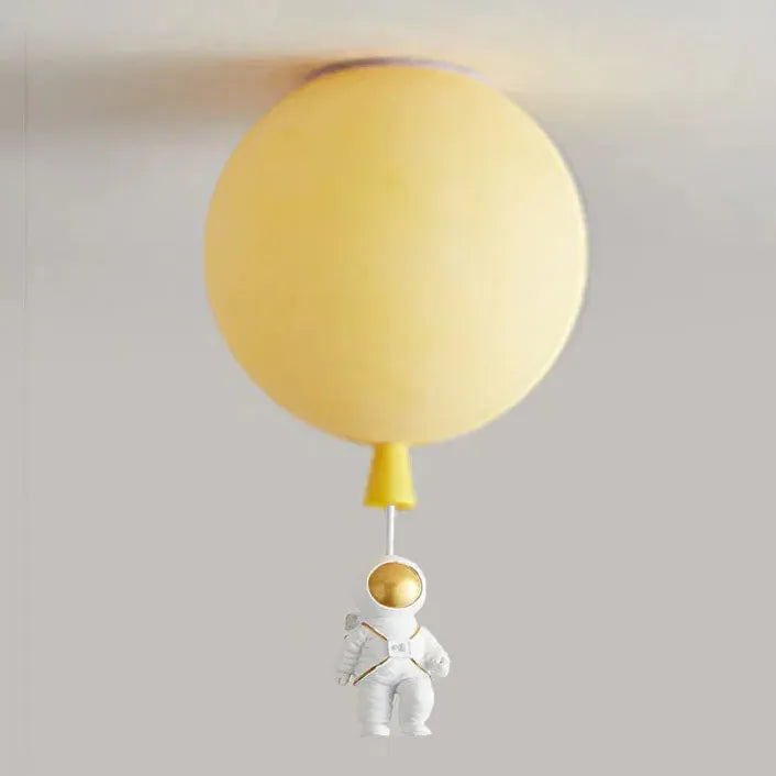 Babyzimmer Deckenleuchte mit bunten Ballons und Astronaut - Clowas.de