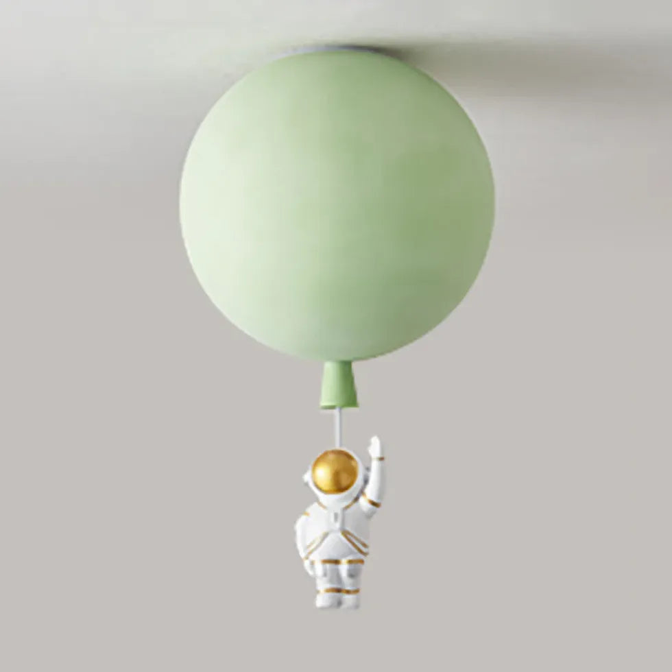Babyzimmer Deckenleuchte mit bunten Ballons und Astronaut - Clowas.de