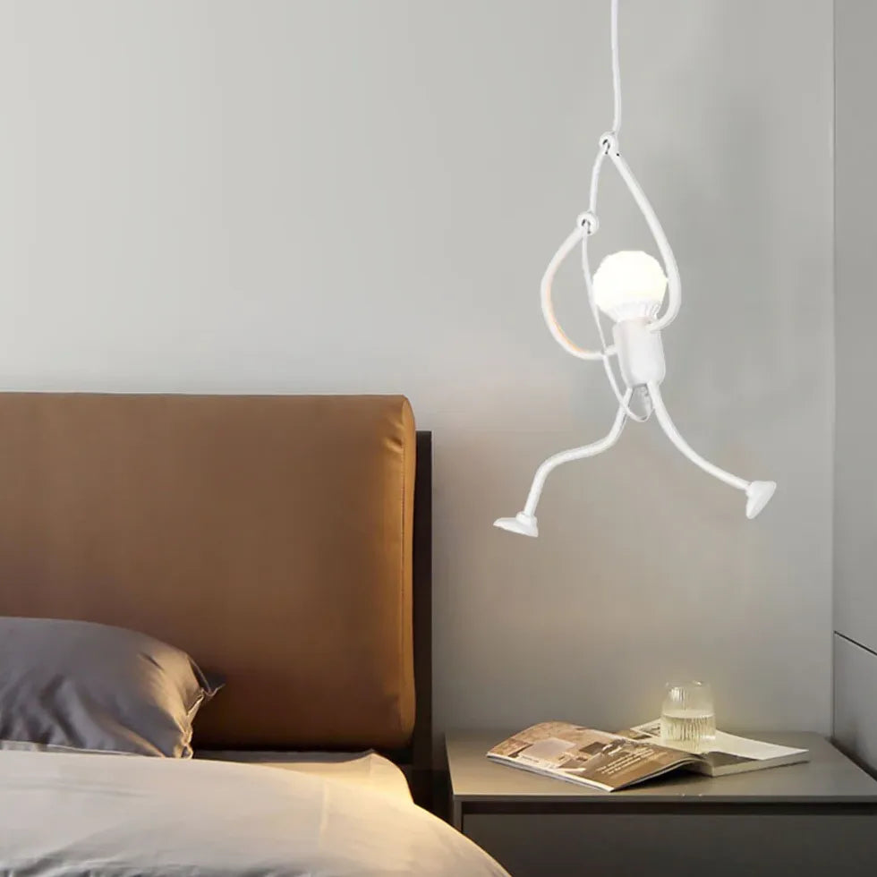 Schlafzimmer LED Deckenleuchte mit kleinem Eisenmann Design - Clowas.de