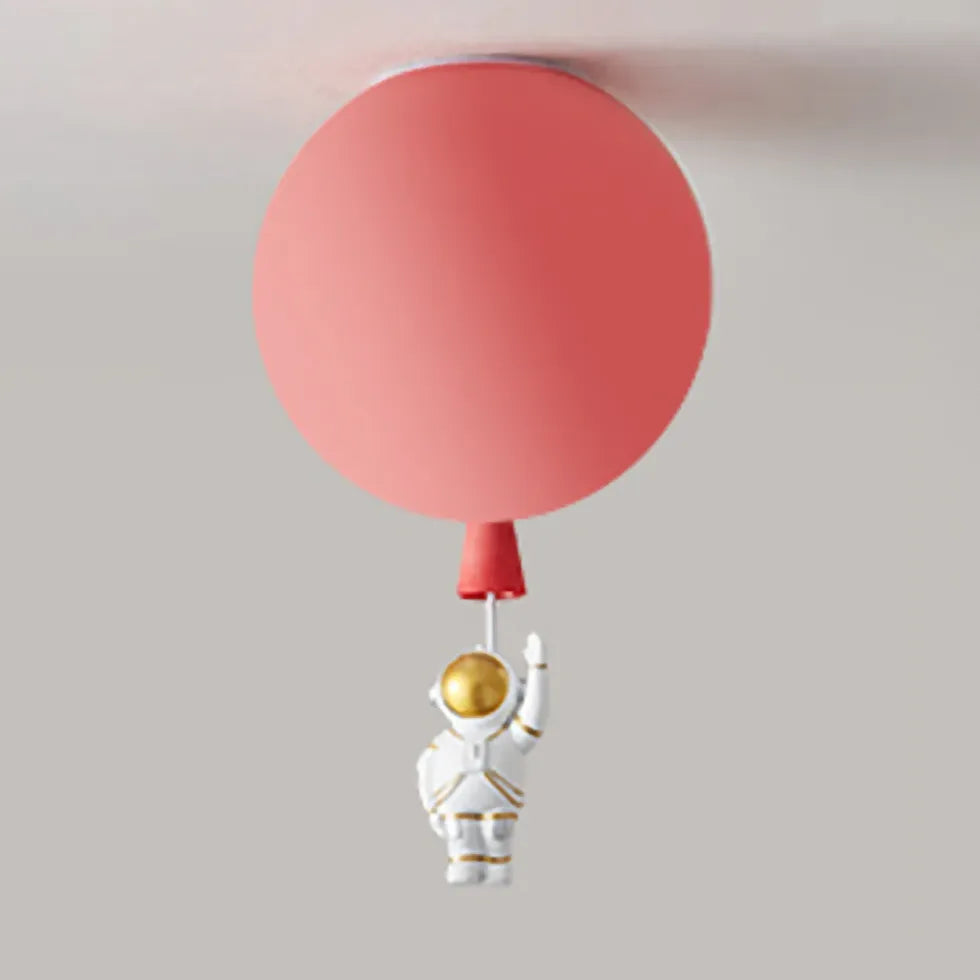 Babyzimmer Deckenleuchte mit bunten Ballons und Astronaut - Clowas.de