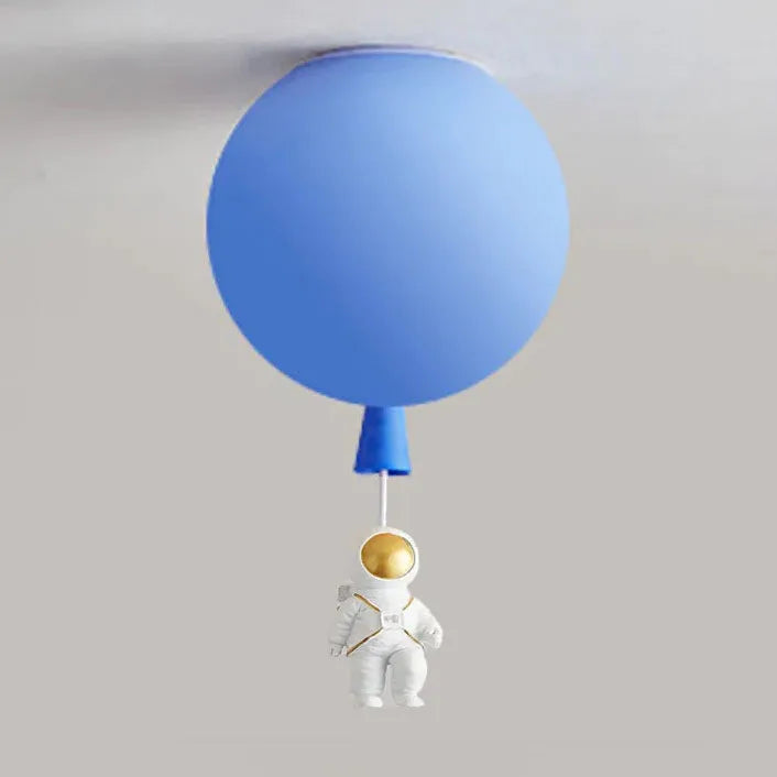 Babyzimmer Deckenleuchte mit bunten Ballons und Astronaut - Clowas.de
