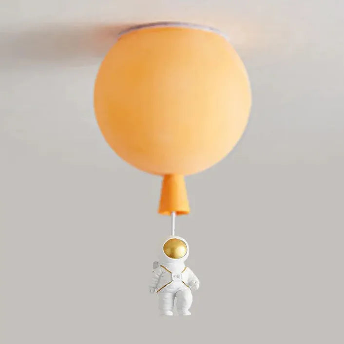 Babyzimmer Deckenleuchte mit bunten Ballons und Astronaut - Clowas.de