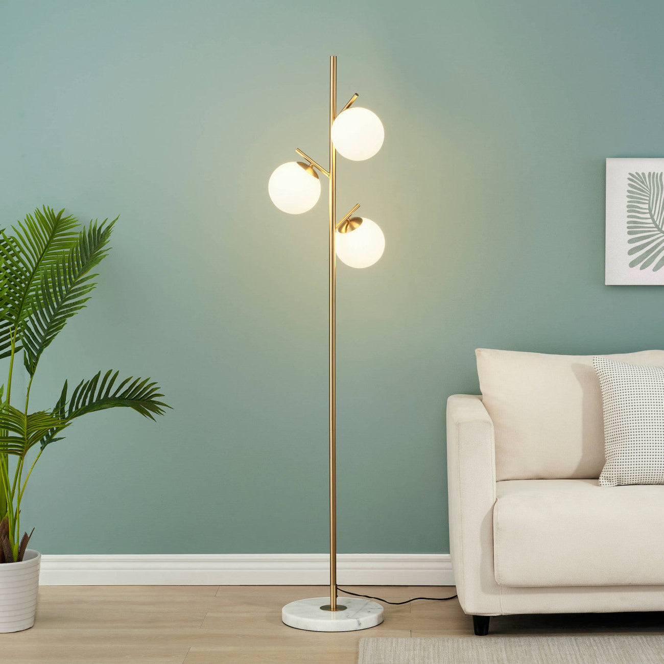 Goldene Stehleuchte 3 Kugeln weiß - Clowas.de