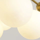 Rustikaler Kronleuchter mit kreativen weißen Glaskugeln - Clowas.de