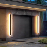 Lange schwarze LED Wandleuchte außen mit Bewegungsmelder