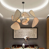 LED Pendelleuchte in Blattform aus Bambusgeflecht für das Esszimmer