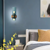 LED Wandleuchte Up & Down mit Glasschirm im skandinavischen Design