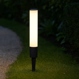 Moderne LED-Wegeleuchte mit schwarzem Metallfuß für den Außenbereich