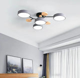 Moderne LED Deckenleuchte im Blütendesign mit mehreren Köpfen