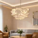 Moderne Pendelleuchte in Blütenform für das Wohnzimmer