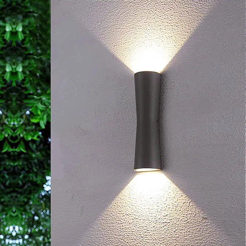 Moderne Sanduhr Wandleuchte aus Aluminium für den Außenbereich