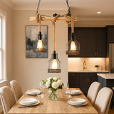 Pendelleuchte aus Holz mit mehreren Lampenschirmen für das Esszimmer