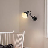 Moderne LED Wandleuchte in Schwarz mit flexiblem Schwenkarm