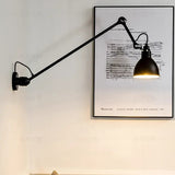 Moderne LED Wandleuchte in Schwarz mit flexiblem Schwenkarm