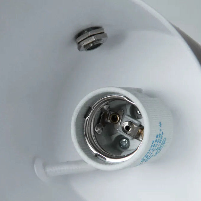 Skandi LED Wandleuchte mit konischem Schirm und Holzarm