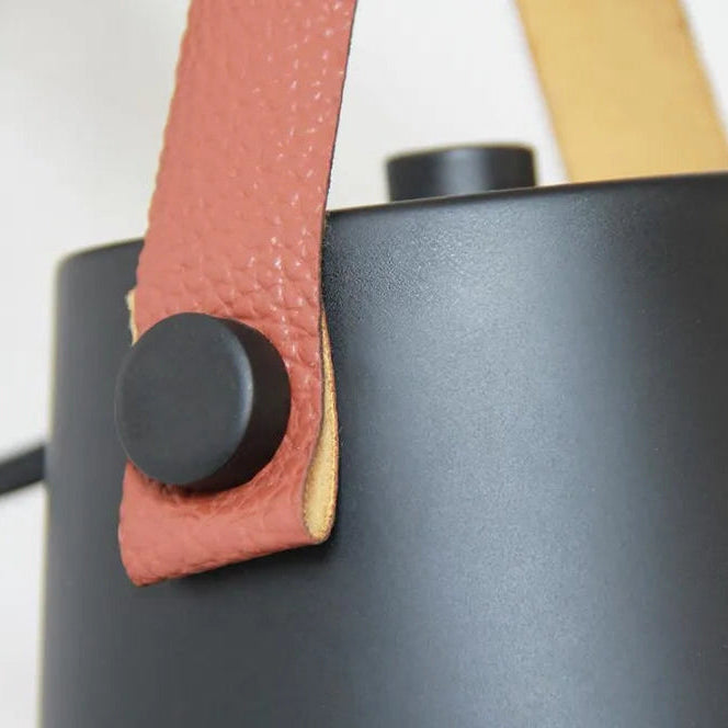 Skandi LED Wandleuchte mit konischem Schirm und Holzarm