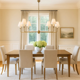 Skandinavischer Kronleuchter mit weißem Stoffschirm für das Esszimmer