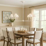 Skandinavischer Kronleuchter mit weißem Stoffschirm für das Esszimmer