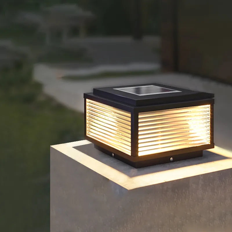 Solar Gartenleuchte Schwarz mit 4-seitiger Beleuchtung