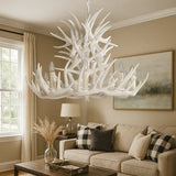 Weiße LED Kronleuchter im Landhausstil mit Geweih Design