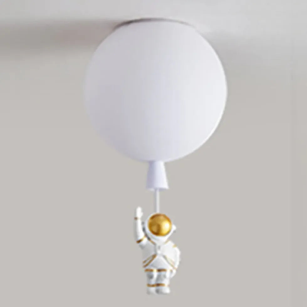 Babyzimmer Deckenleuchte mit bunten Ballons und Astronaut - Clowas.de