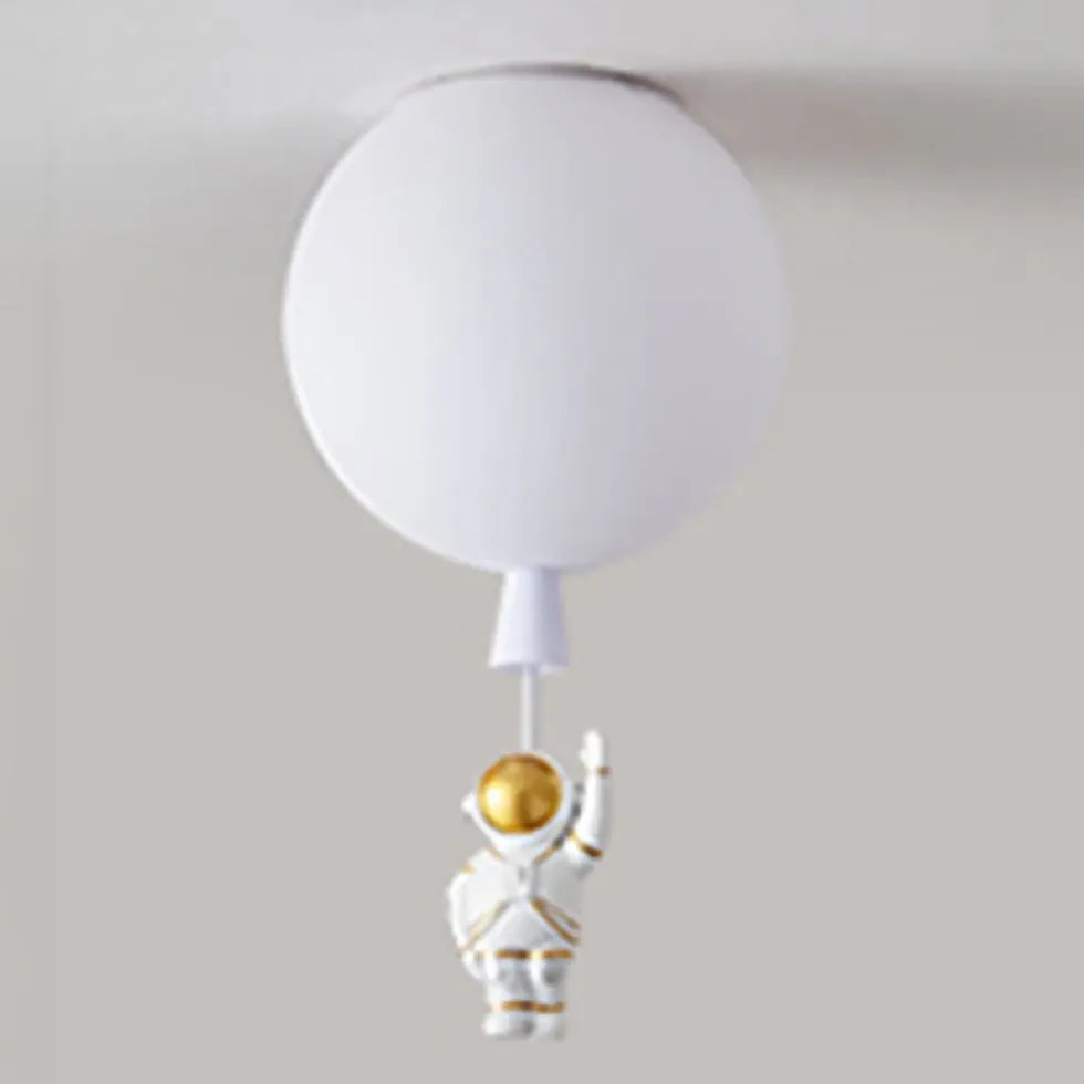 Babyzimmer Deckenleuchte mit bunten Ballons und Astronaut - Clowas.de