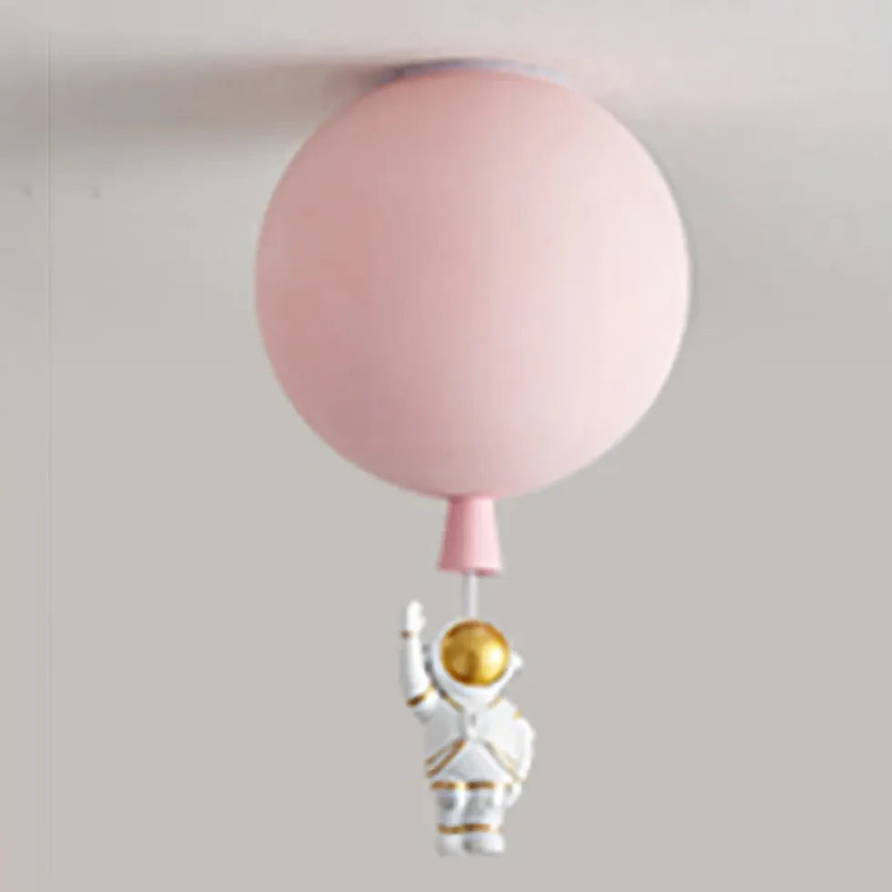 Babyzimmer Deckenleuchte mit bunten Ballons und Astronaut - Clowas.de