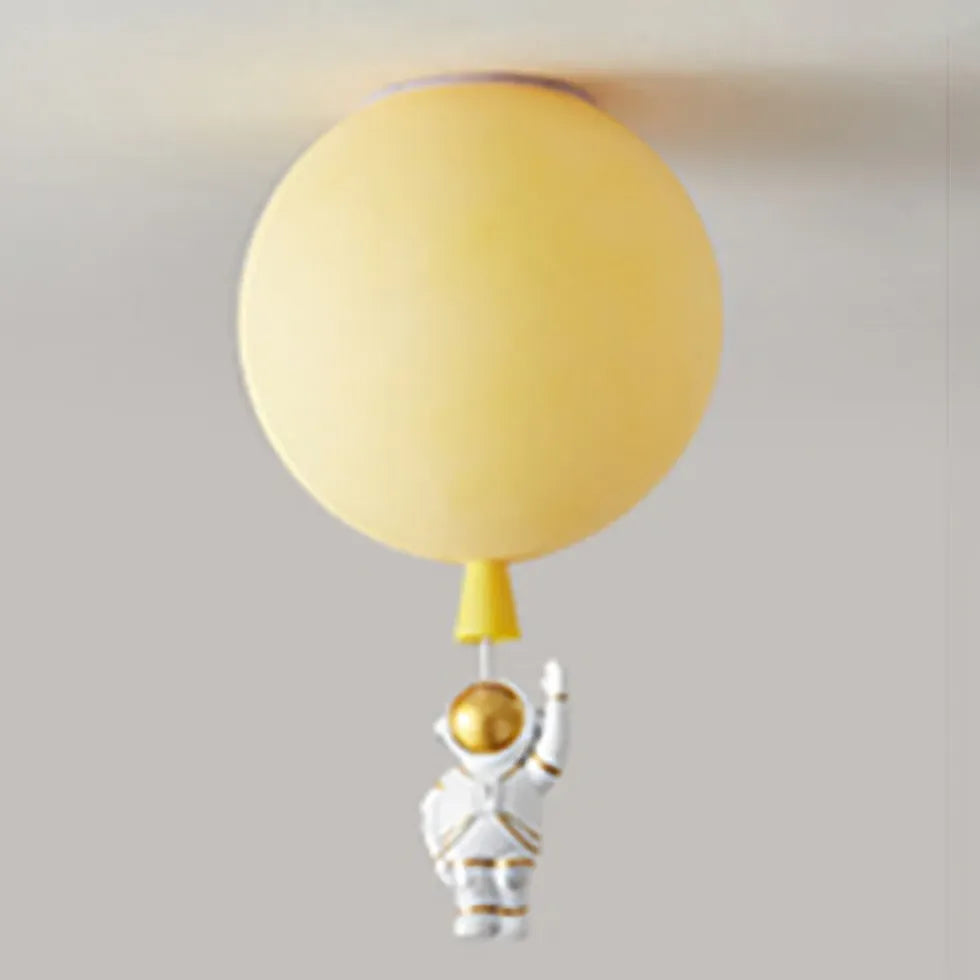 Babyzimmer Deckenleuchte mit bunten Ballons und Astronaut - Clowas.de