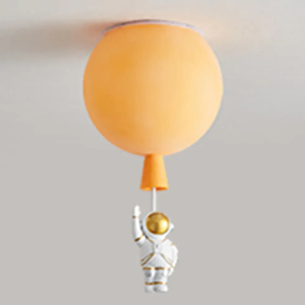 Babyzimmer Deckenleuchte mit bunten Ballons und Astronaut - Clowas.de