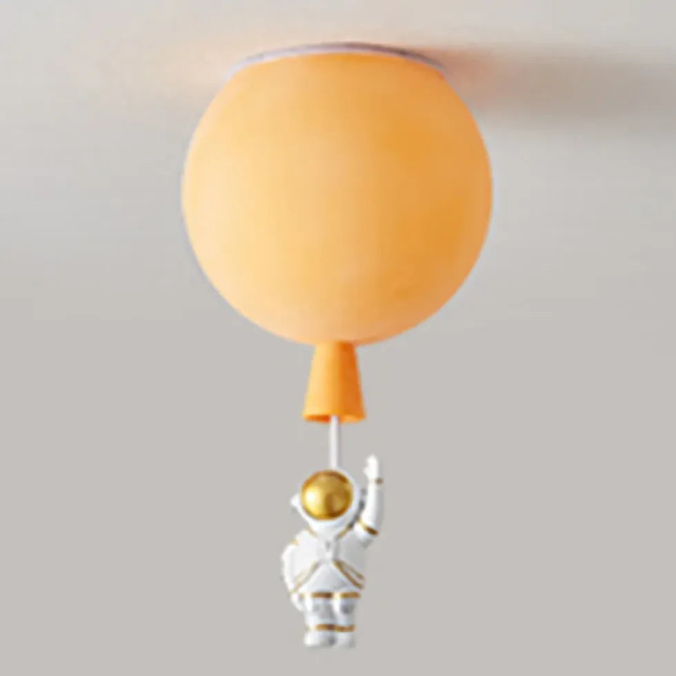Babyzimmer Deckenleuchte mit bunten Ballons und Astronaut - Clowas.de