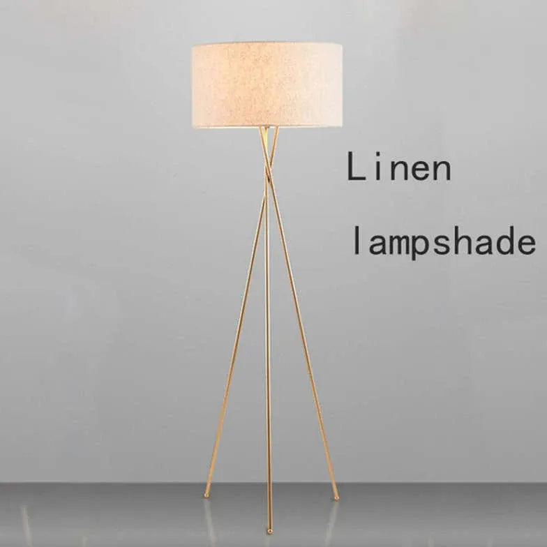 Dreibein Stehlampe Weiß moderne elegante Raumgestaltung