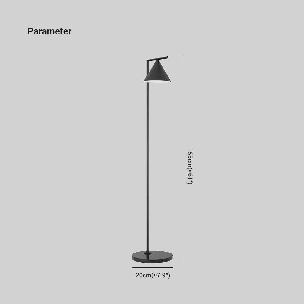 Minimalistische Stehlampe mit kegelförmigem Metall