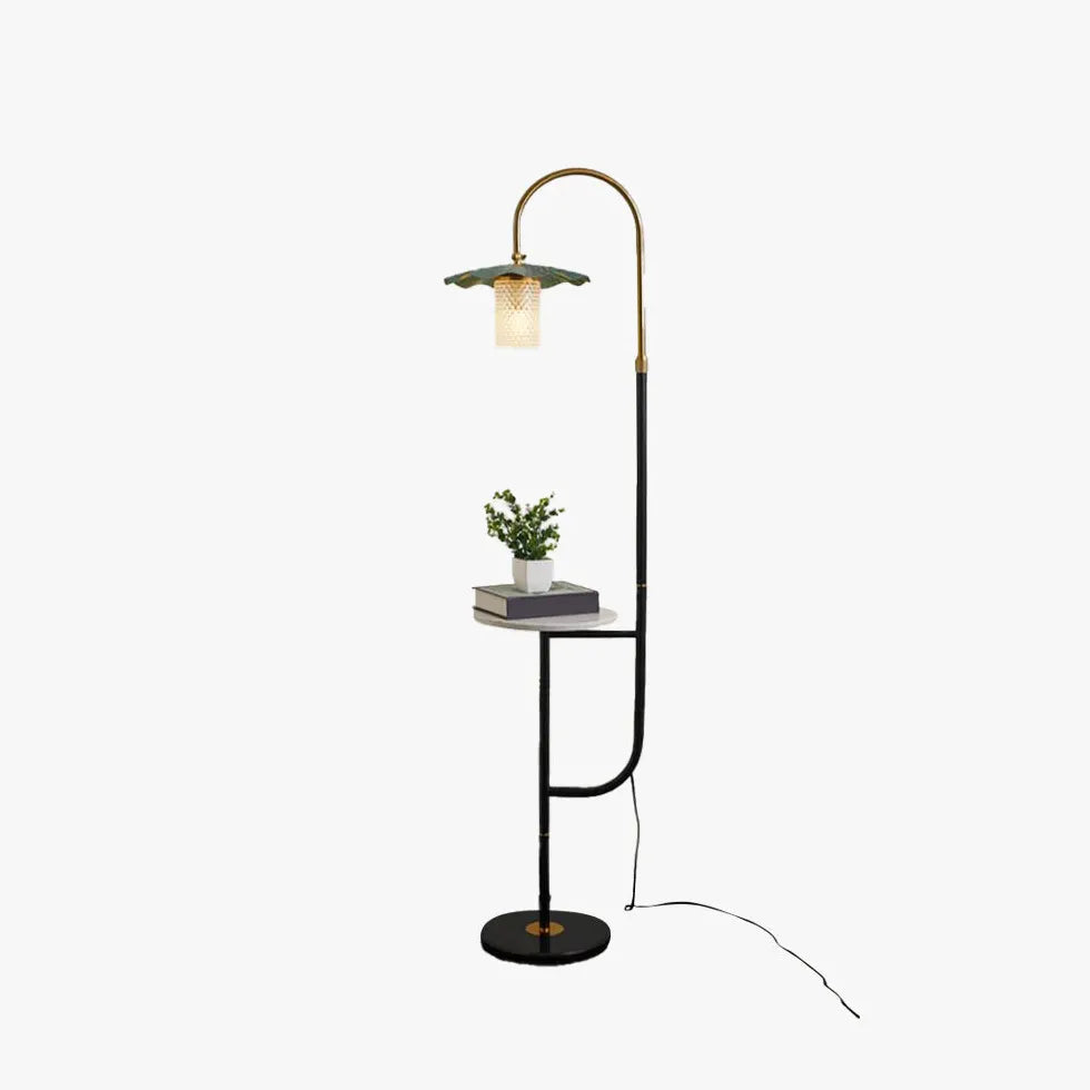 Gebogenes Design mit angeschlossener Tischstehlampe