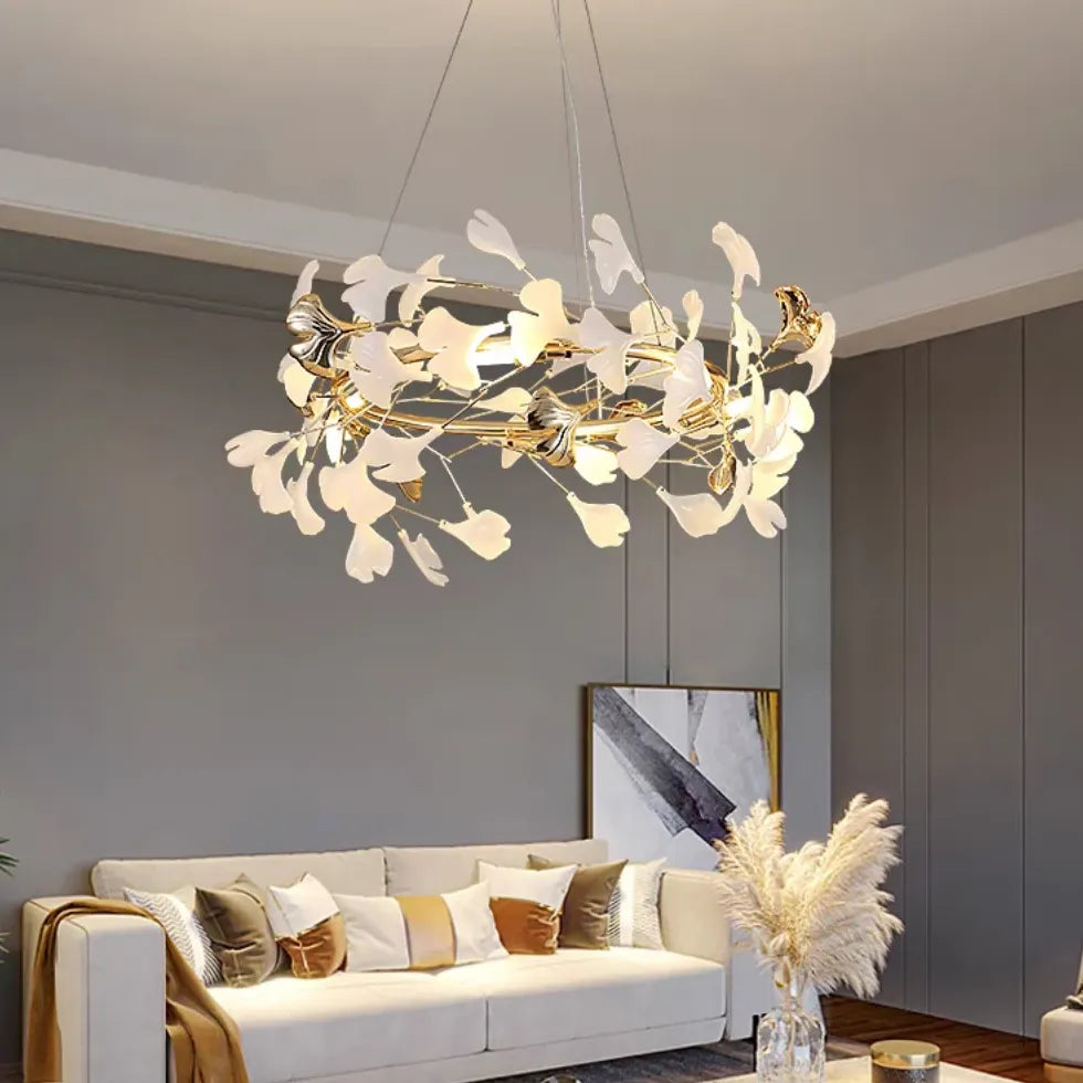 Deckenlampe Kronleuchter mit leichtem Blütenblattdesign - Clowas.de