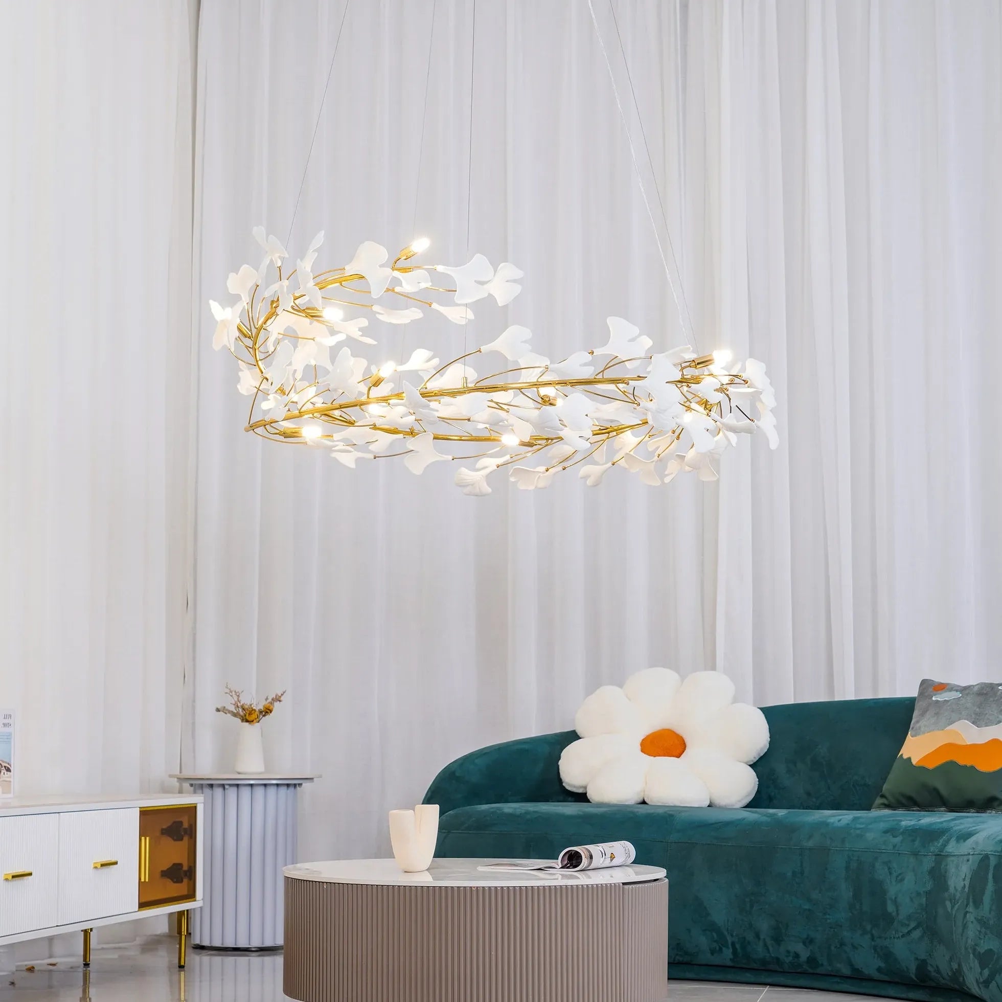 Deckenlampe Kronleuchter mit leichtem Blütenblattdesign - Clowas.de