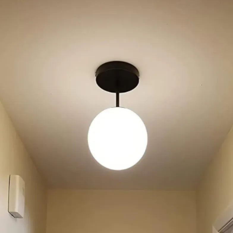 Deckenleuchte hängend modern nordisch schlicht milchweiße Kugel - Clowas.de