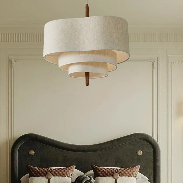 Französische Pendelleuchte mit Stoffschirm für das Schlafzimmer